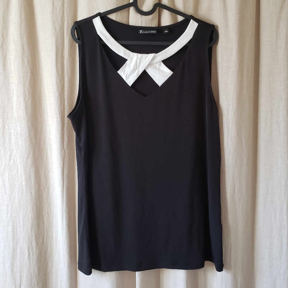NY&Co. 7th Avenue knit black and white top